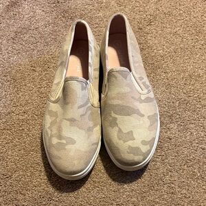 Cat & Jack Beige Camouflage Slip-On Sneakers